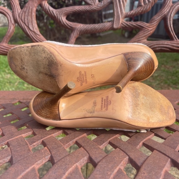 Valentino Apricot Bow Detail Round Toe Wood Stacked Heel Pumps - Picture 8 of 10